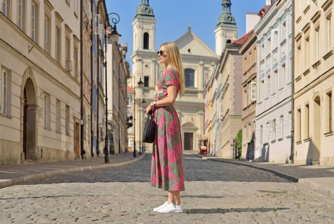 Elegancka sukienka Natalia – kwiatowy ogród