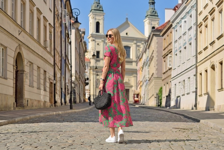 Elegancka sukienka Natalia – kwiatowy ogród